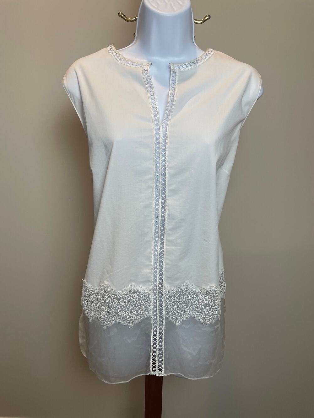 Elie Tahari Embroidered Lace Tunic Top Size L Sleeveless Sheer Hem White